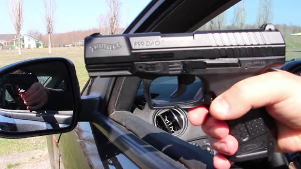 O fată de 14 ani a fost împușcată în față pe o stradă din Râmnicu Sărat. Copila ar fi refuzat să stea de vorbă cu prietenul atacatorului