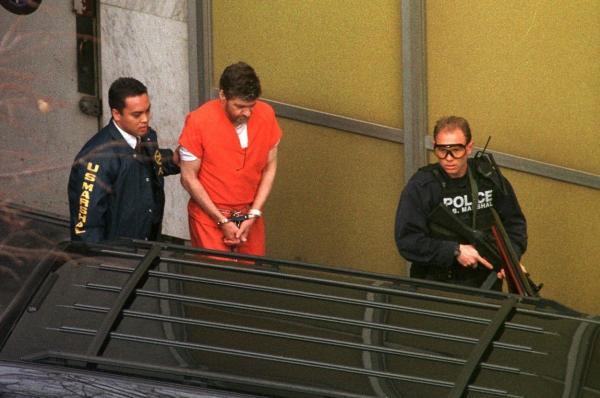 "Unabomber", găsit mort în celula sa. A fost condamnat în 1996 la închisoare pe viaţă după ce a ucis 3 oameni şi a rănit alţi 23 prin scrisori capcană