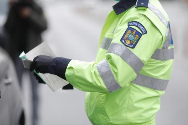 Şofer beat din Botoşani, scos cu forţa de poliţişti din maşină, în mers. A făcut haos pe străzi până să fie oprit