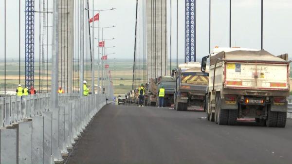 Ultimele teste pe podul de la Brăila. Urmează să fie inaugurat la sfârşitul lunii