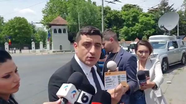 Iohannis l-a numit premier pe Ciolacu de ziua lui. George Simion i-a adus cadou un bilet de avion spre Tenerife: "PNL AIR"