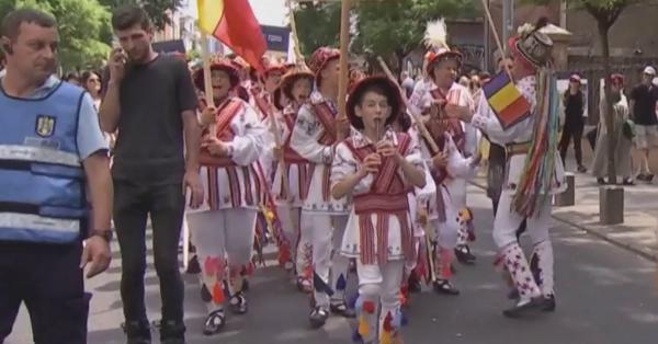 "Am venit din Maramureş şi îi iubesc de mor!" Festivalul Internaţional de Folclor din Capitală a adunat sute de artişti din ţară, dar şi de peste hotare