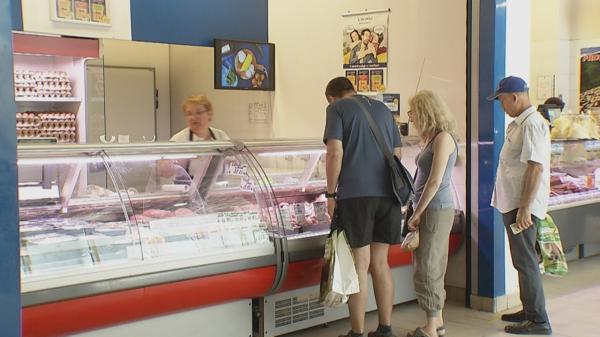 Lista alimentelor care vor avea preţul plafonat. "Toate au crescut, salariile au rămas pe loc"