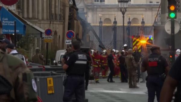 Incendiu puternic în centrul Parisului. Aproape 50 de persoane au fost rănite, 6 au ajuns, în stare gravă, la spital. Primele ipoteze ale poliției