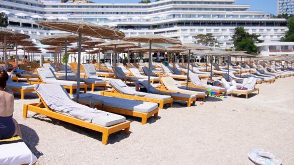 Zonele pe care toţi turiştii le caută pe litoral: România are doar 6 astfel de plaje. Ce înseamnă steagul albastru