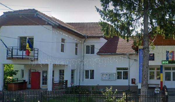 Maşinile unei primării din Gorj, sub sechestru. Instituţia nu şi-ar fi plătit o datorie de 80.000 de lei unei firme din UK