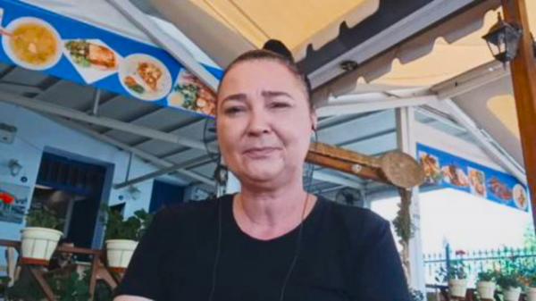 După 10 ani de "furat meserie" în Grecia, Maria şi-a deschis propria afacere şi i-a cucerit pe turiştii din Skiathos. Are şi mulţi clienţi români