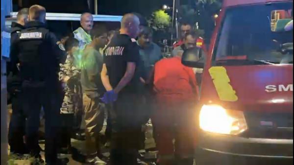 Un tânăr lovit de mașină, în Baia Mare, a vrut să ia la bătaie medicii de pe ambulanță. Bărbatul a fost dus cu jandarmii la spital
