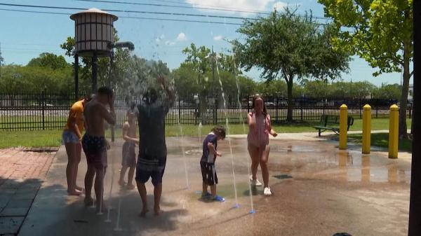 Mai multe orașe din SUA se topesc la peste 46 de grade Celsius. 80 de milioane de americani trăiesc în zone sub alertă de caniculă