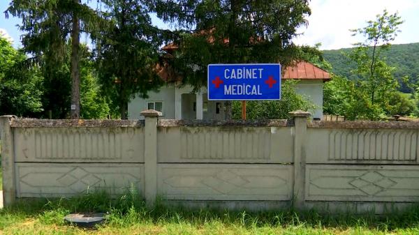 Dispensare în sate uitate de lume. Bătrânii rămăşi prin cătunele României nu vor mai fi obligaţi să meargă chiar şi 40 de kilometri pe jos
