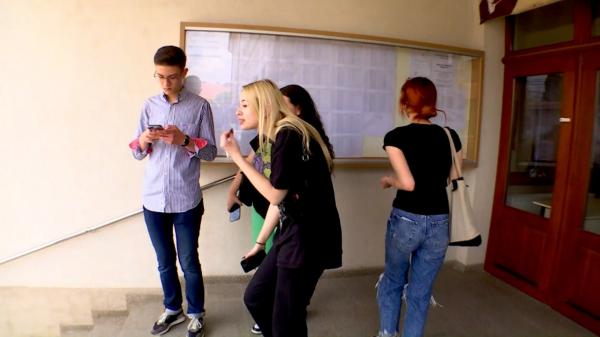 Surpriză pentru o elevă care şi-a văzut nota de la BAC 2023. "Trebuia să îmi dea 10!"