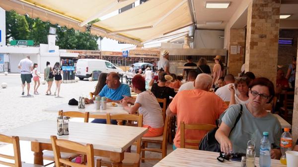 Ca să acopere găurile din buget, statul ţinteşte micile plăceri ale românilor: "Genul acesta de discuţii apar când nu există soluţii"