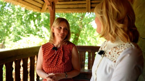 Interviu exclusiv cu ambasadorul SUA. Cum au învăţat limba română copiii ambasadoarei Kathleen Kavalec şi cum a regăsit România după 15 ani