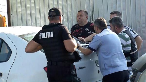 Satul cu palate ridicate din afaceri ilegale şi racordate ilegal la reţeaua electrică. Nouă razie a poliţiştilor în "raiul deşeurilor", la Sinteşti