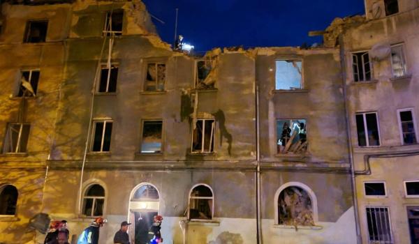 Zelenski promite repercursiuni, după cel mai mare atac rusesc asupra infrastructurii civile din Liov. Patru morți, după ce o rachetă a lovit un bloc