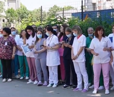 Şi stomatologii ies în stradă. Se tem că deciziile Colegiului Medicilor le-ar putea închide cabinetele