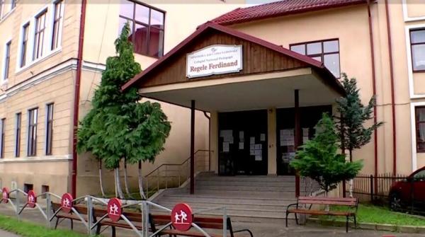 "Eşti o panaramă de om!". Zeci de elevi jigniţi şi terorizaţi de o profesoară, în Sighet. În trecut, un elev ar fi încercat să se sinucidă de teamă că nu va intra în BAC