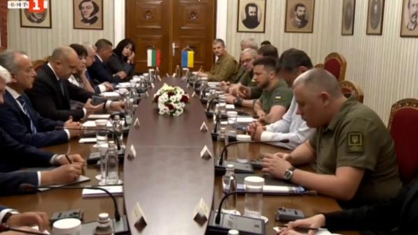 Zelenski, tur diplomatic înainte de summitul de la Vilnius. Liderul de la Kiev speră să obțină ajutorul singurului "prieten" din NATO al lui Putin