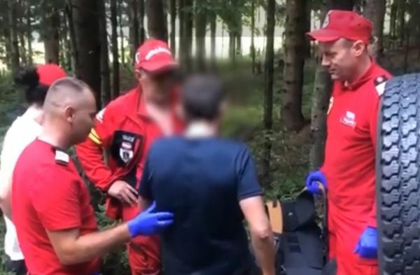 Un apel la 112 anunţa că un turist ar fi căzut pe un traseu din munţii Rodnei. Ajunşi la el, salvamontiştii au descoperit că omul era doar foarte beat