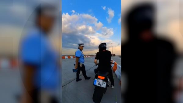 Amendă usturătoare pentru un motociclist care a transformat podul peste Dunăre de la Brăila în pistă de raliu