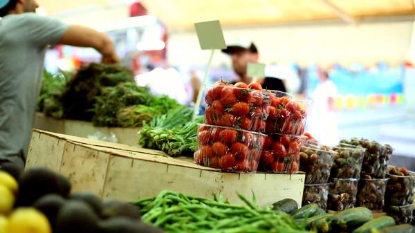 COMPARAŢIE. Verdeţurile din piaţă au pesticide de 452 de ori peste limită. Ce arată acum analizele legumelor de la supermarket