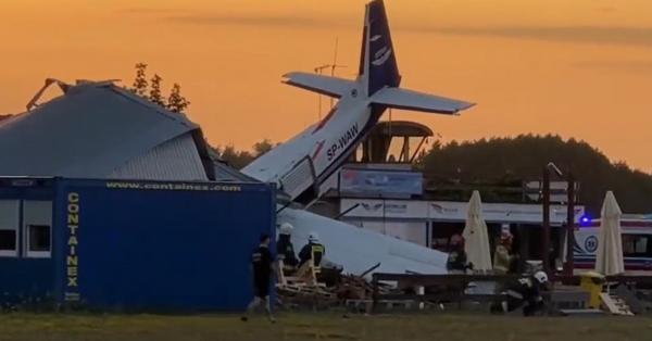 Cinci morți și șapte răniți, după ce un avion Cessna 208 s-a prăbușit peste un hangar, în Polonia. Pilotul se află printre victime