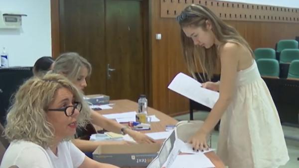 Facultatea surpriză unde se bat 40 pe un loc. Un candidat a luat 10 la examen, deşi la BAC a avut nota 5 la Mate