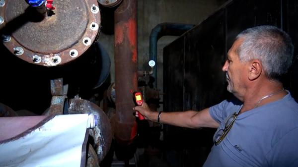 Comuna care stă pe o "mină de aur". Localnicii încălzesc caloriferele cu apă geotermală şi plătesc de 10 ori mai puţin întreţinerea