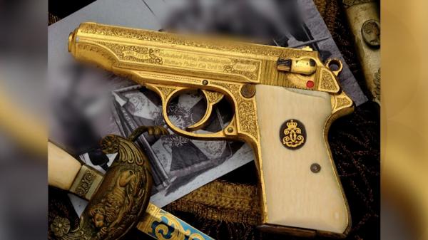 Pistolul de aur al lui Carol al II-lea, scos la licitaţie. Arma unică în lume are un preţ de pornire de 80.000 de dolari
