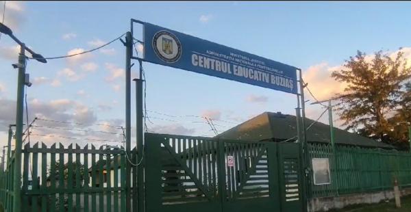 Adolescenţi bătuţi cu bestialitate de gardienii Centrului Educativ Buziaş. Conducerea instituţiei, demisă după ce imaginile au devenit virale