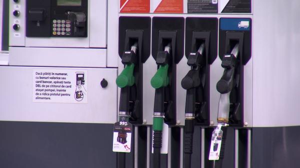 Surpriză pentru şoferi la pompă, vineri dimineaţa. Cât costa acum un litru de benzină