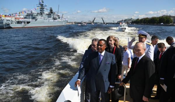 Putin a sărbătorit Ziua Marinei militare la Sankt Petersburg, la câteva ore după ce 3 drone au atacat Moscova. Ce le-a promis marinarilor