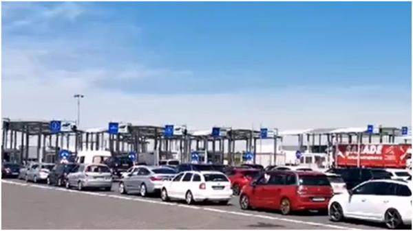Soluţiile găsite de autorităţi pentru a fluidiza traficul din vămi. Şoferii au de aşteptat ore întregi pentru a intra sau a ieşi din ţară