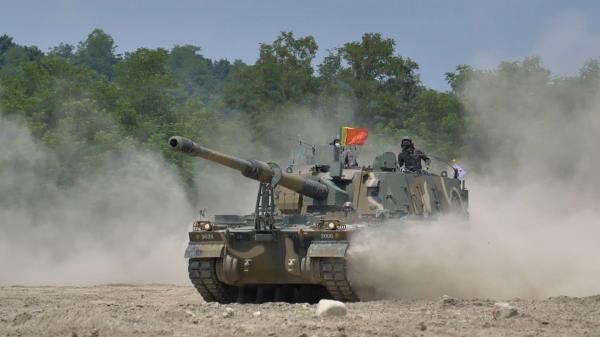 Armata Română continuă "cumpărăturile": licitaţie pentru trei sisteme obuzier. Valoarea estimată a contractului, peste 4 miliarde de lei