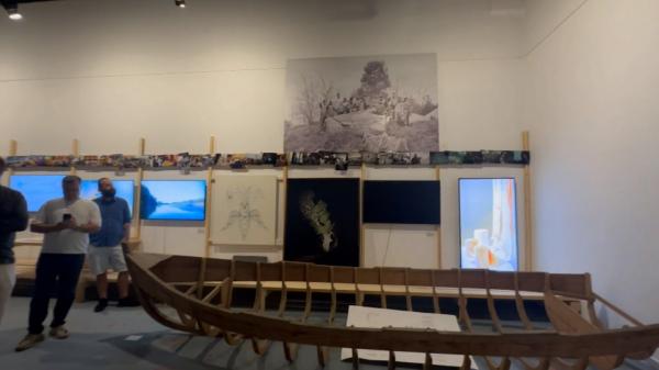 Medaliile, colanele şi pagaia campionului olimpic Ivan Patzaichin, expuse într-un tur final la Muzeul Ţăranului Român. Până când poate fi vizitată expoziţia