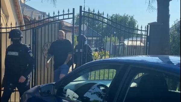 Planurile de nuntă a doi miri din Iaşi, date peste cap. Aceştia au fost săltaţi de DIICOT, cu o zi înaintea căsătoriei