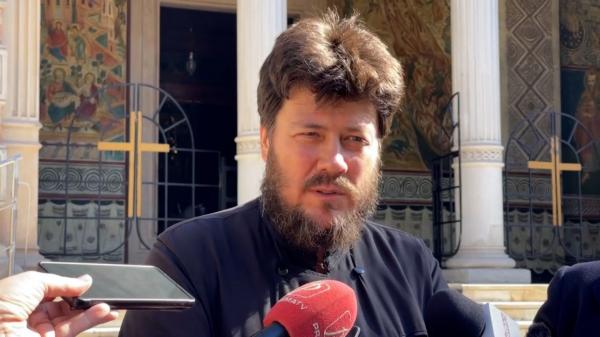 Scandal în Arhiepiscopia Tomisului. Preotul Eugen Tănăsescu îl acuză pe IPS Teodosie că ar fi influenţat de o clarvăzătoare