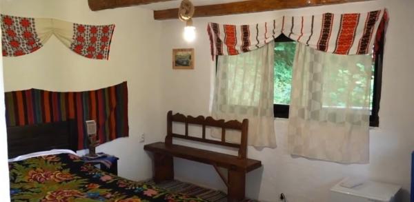 "Avem un proiect unic în România". Satul Muscelean, locul în care timpul pare că a stat pe loc: cât costă cazarea într-o căsuţă de poveste