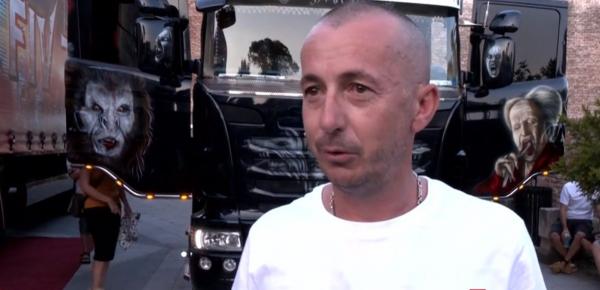 Concurs de frumusete pentru cele mai extravagante TIR-uri. Un propietar a dezvăluit cât a costat să-și transforme camionul într-un omagiu pentru Dracula