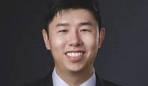 Un medic din SUA şi-a violat pacientele după ce le-a sedat, apoi le-a filmat. Iubita sa, una dintre victime, i-a găsit înregistrările dezgustătoare în telefon