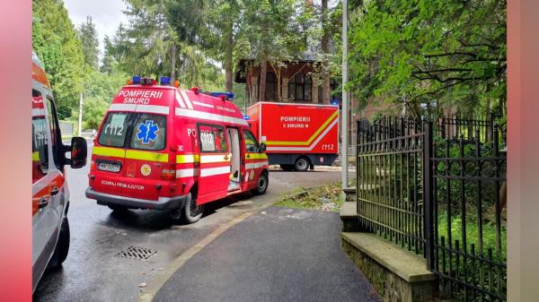 O omletă cu telemea a băgat în spital 9 copii și pe însoțitoarea lor, în Sinaia. Medicii din oraș, chemați de acasă să intervină