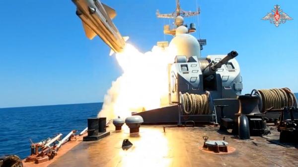 Prima navă civilă asupra căreia Rusia a deschis focul a ancorat în Sulina. Vaporul trebuia să ajungă în Izmail, dar şi-a schimbat cursul după "inspecţia" ruşilor