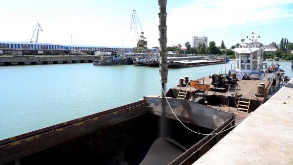 Cerealele ucrainene sufocă portul Constanţa, fermierii români ies în pierdere: "Nu mai pot vinde chiar dacă au preţuri normale"