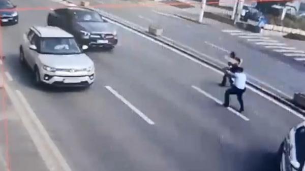 Marco, bărbatul scăpat de sub nasul poliţiştilor din Timişoara, de negăsit de 3 zile chiar dacă e căutat în toată Europa. Agenţii, verificaţi cum au folosit armele