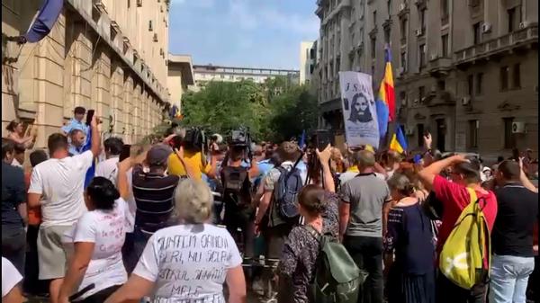 Ce amenzi au primit antivaxxerii violenţi, care au protestat în faţa Ministerului Sănătăţii