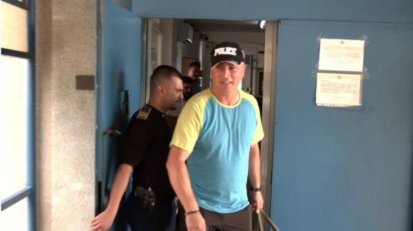 "Prima zi din restul vieţii mele. Plecând de aici, vă imaginaţi că voi trăi". Cristian Cioacă, zâmbitor la eliberarea din închisoare