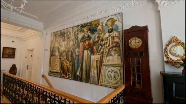 Minunea din Caracal! Primarul Ion Doldurea pictat alături de Neagoe Basarab și Constantin Brâncoveanu, într-un tablou de mari dimensiuni. În pictură apar şi fiii săi