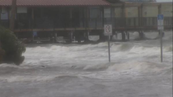 Momentul în care uraganul Idalia loveşte nordul Floridei. E cea mai puternică furtună din ultimii 125 de ani