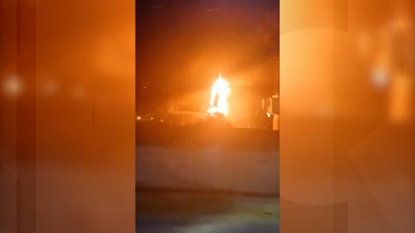 O explozie a cutremurat locuinţele gălăţenilor seara trecută. Un transformator a luat foc, în urma unui scurtcircuit