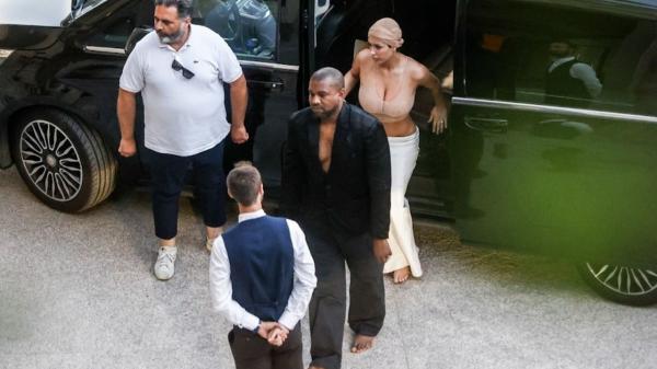 Italienii, stupefiați de Kanye West și soția lui. Cei 2 s-au plimbat desculți pe străzile din Toscana. Nici în magazinele de lux nu s-au încălțat